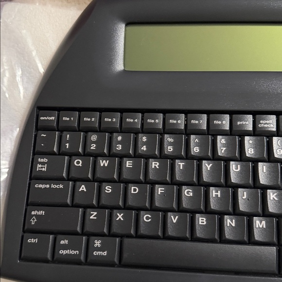 Neo2 AlphaSmart Keyboard - Picture 9 of 14